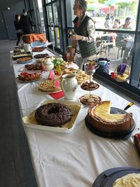 Messe-Caf&eacute;_Kuchentafel